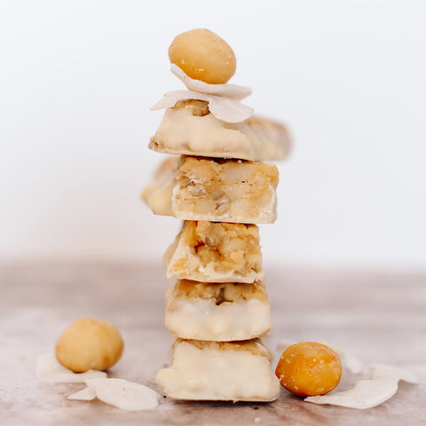 Coconut White Chocolate Macadamia Nut Snack Bar (12 Bars)