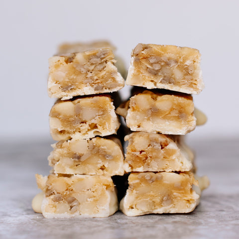 Coconut White Chocolate Macadamia Nut Snack Bar (12 Bars)