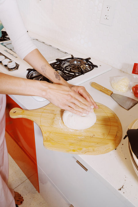 PIZZA GIRL PIZZA PEEL